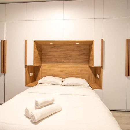 Piata Romana, Two Bedrooms Apartment Bucarest Esterno foto