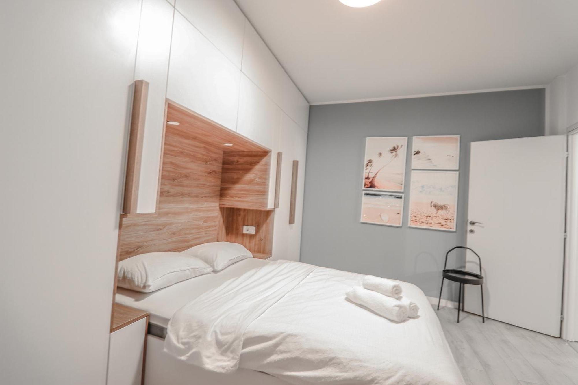 Piata Romana, Two Bedrooms Apartment Bucarest Esterno foto